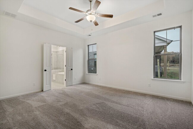 Building Photo - 300 Maple St