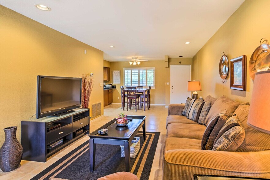 Building Photo - 12212 N Paradise Vlg Pkwy S