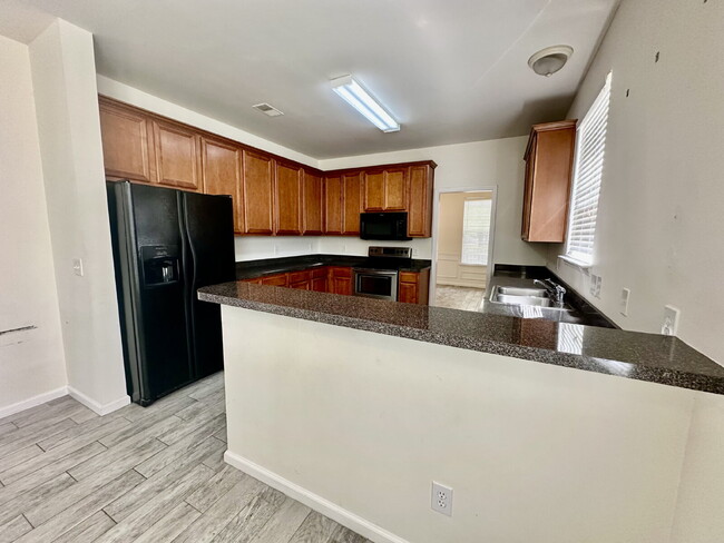Building Photo - Bluffton Park Home Across from the Park wi...
