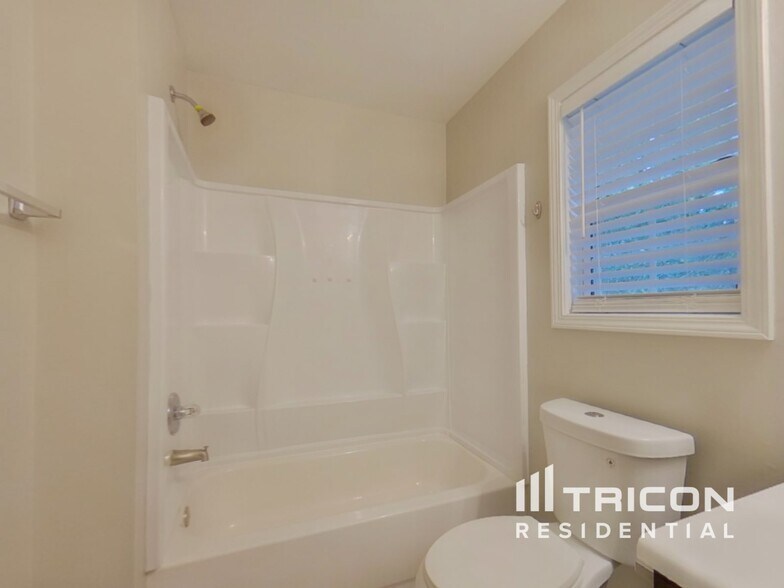 Building Photo - 150 Whetstone Way