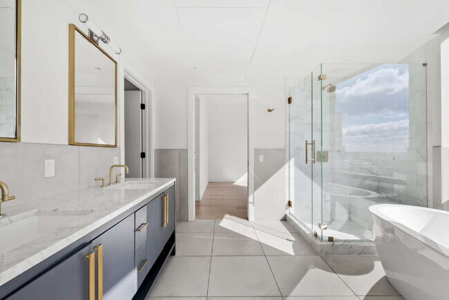 Building Photo - 70 Rainey St