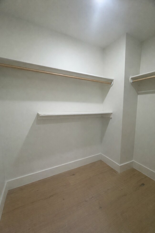 Building Photo - High-End New Construction Townhome Walk to UT!