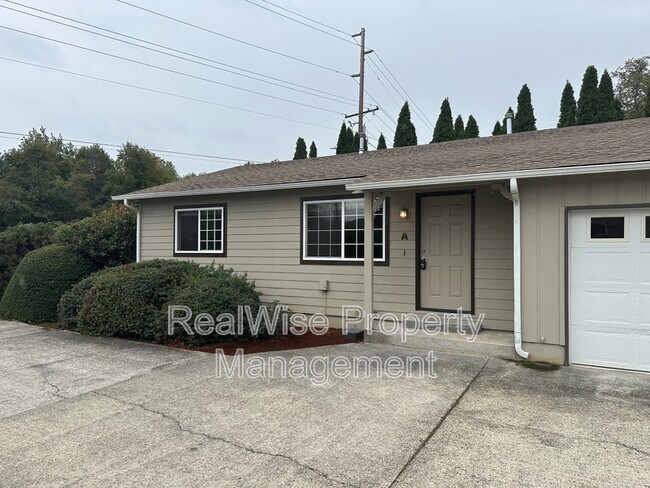 Building Photo - 1326 Dowell Rd
