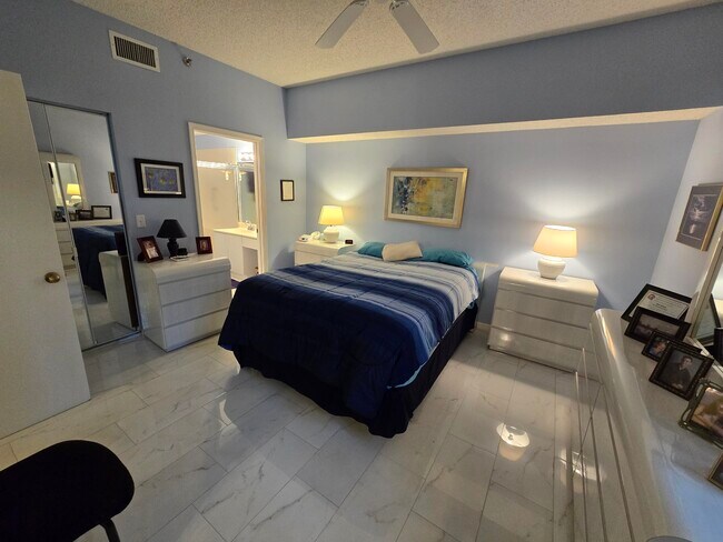 Building Photo - 5084 Rose Hill Dr
