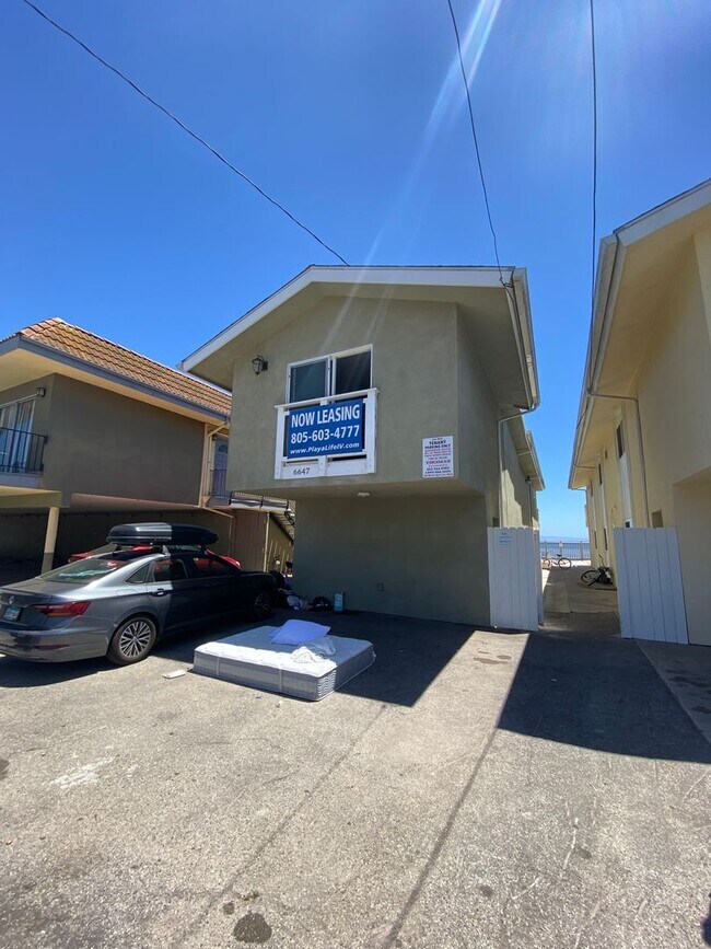 Building Photo - 6647 Del Playa Dr