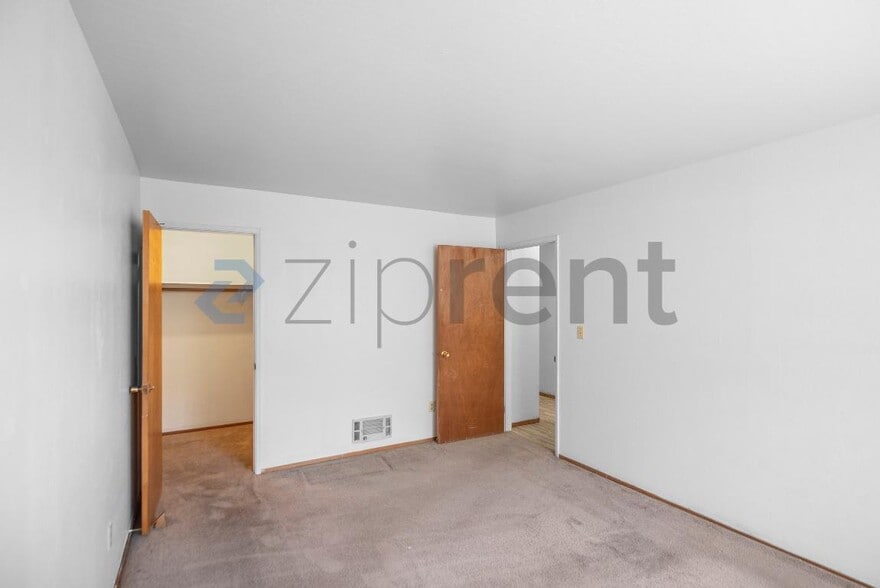 Building Photo - Unit 1