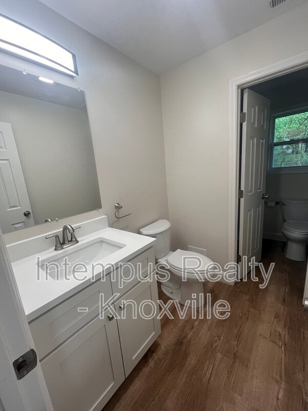 Building Photo - 228 Duzane Dr