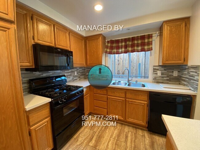 Building Photo - 3 bed 2 bath Orangecrest home Coming Soon