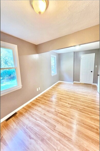 Building Photo - 204 S Pierce Rd