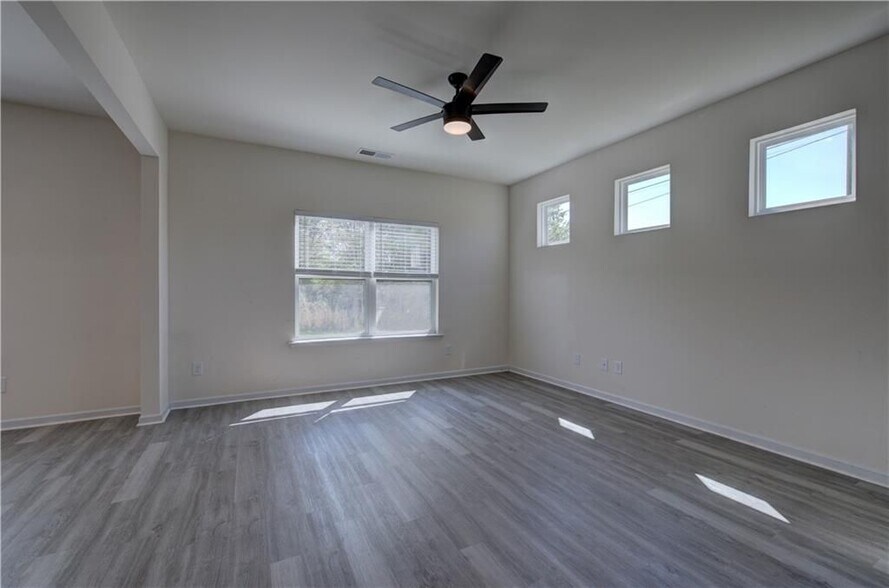 Building Photo - 10 Eagle Dr