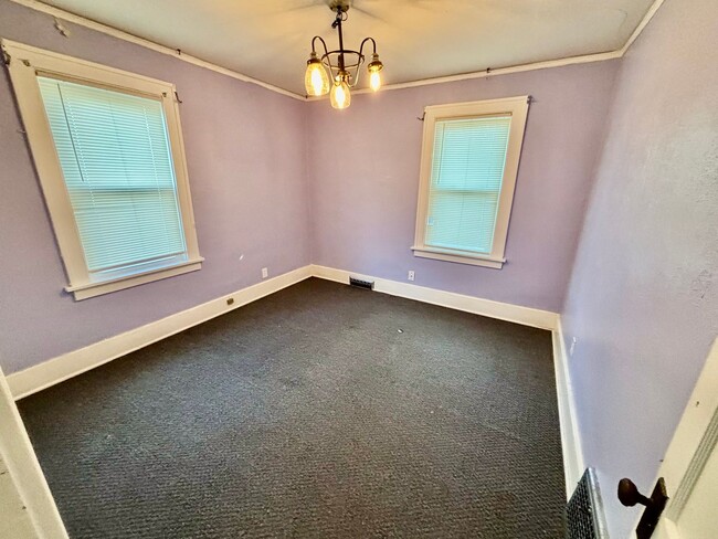 Building Photo - 847 S 60th St