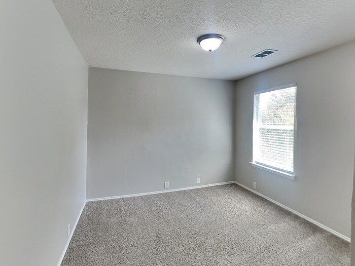 Building Photo - 18810 Woodglen Shadows Dr