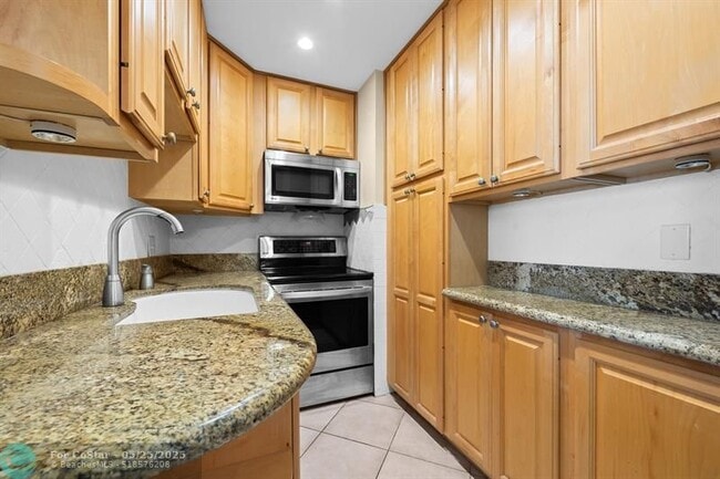 Building Photo - 1 Las Olas Cir