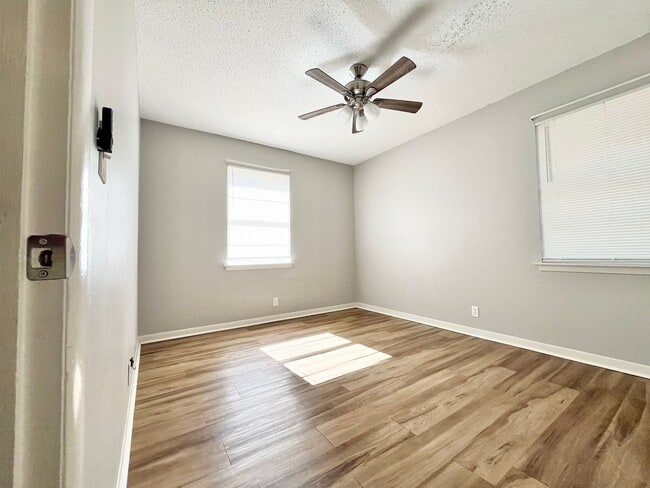 Building Photo - 114 Willow Loop