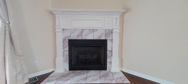 Building Photo - 3 Bedroom 2.5 Bathroom Home w/ Bonus Room!