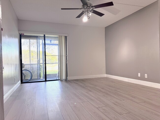 Building Photo - 2311 S Cypress Bend Dr