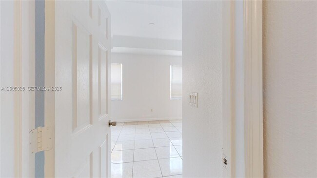 Building Photo - 2929 SE 2nd St