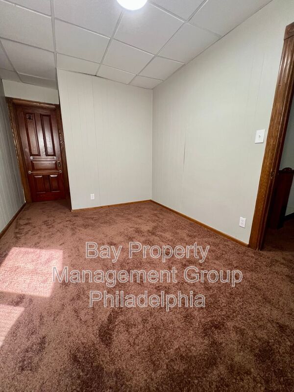 Building Photo - 502 Buttonwood St