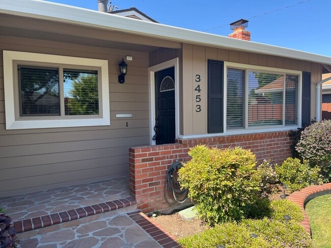 Building Photo - Charming Santa Clara Home with Backyard Perfect for Summer Nights!
