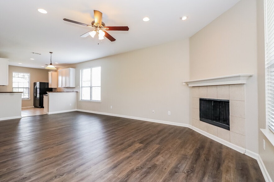 Building Photo - 408 Lead Creek Dr