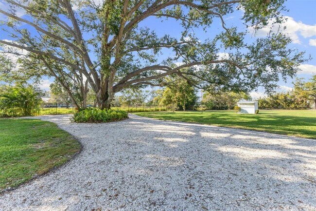 Building Photo - 450 Bayshore Dr