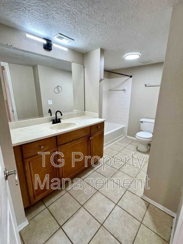 Building Photo - 11 Arbor Club Dr