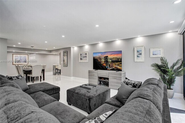 Building Photo - 2301 S Ocean Dr