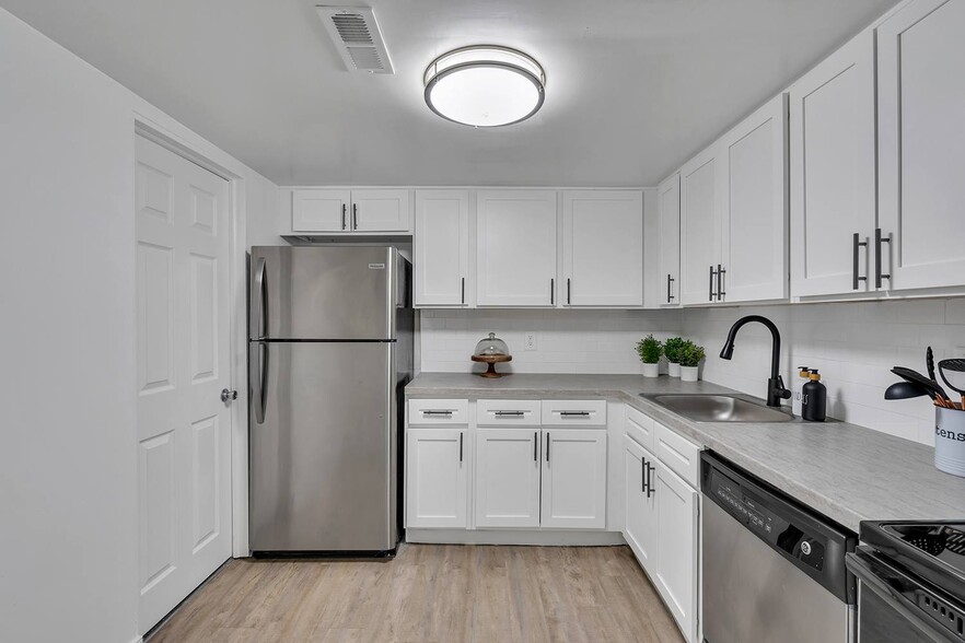 THG Kitchen - Townhomes at Gateway