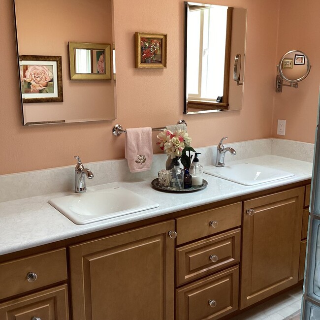 Building Photo - Charming Mukilteo Rambler in Fair Harbor