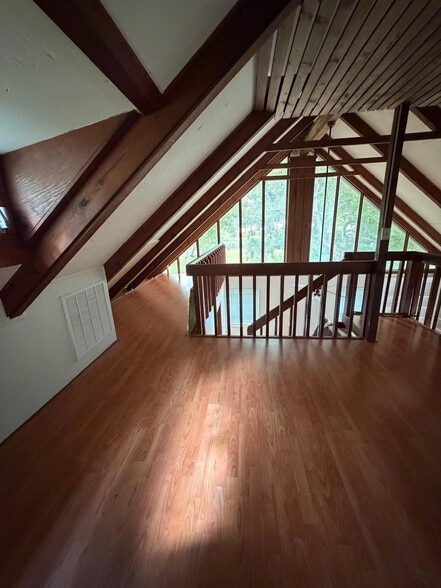 Loft - 2609 Hillsdale Ave