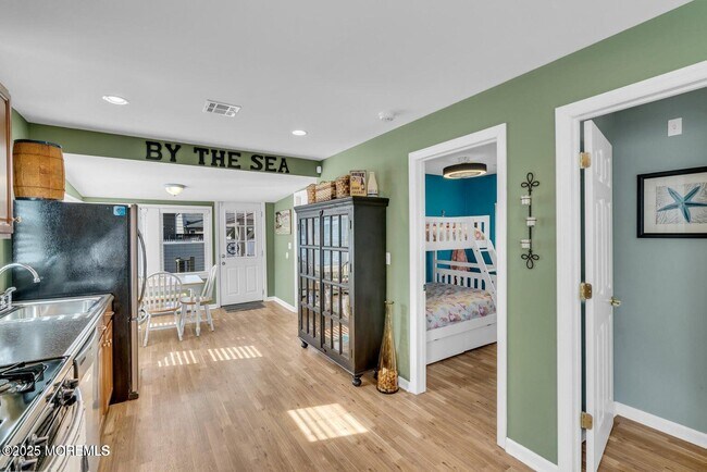 Building Photo - 124 Mathis Dr
