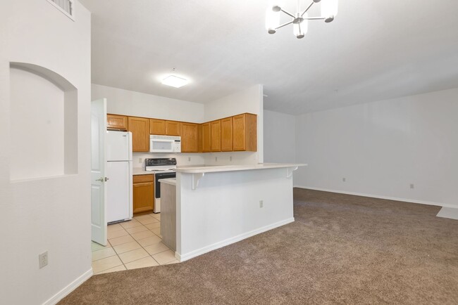 Building Photo - Old Town Scottsdale 2 Bed 2 Bath Condo - D...