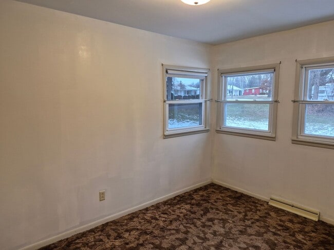 Building Photo - Charming 2-Bedroom Home with Bonus Room & Large Yard