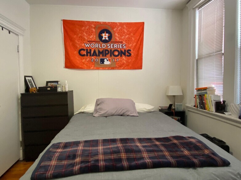 Building Photo - 43 Joy St