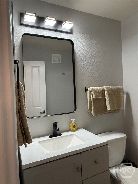 Building Photo - 211 North Ave