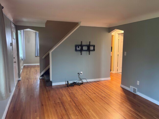 Building Photo - 211 Verdant St