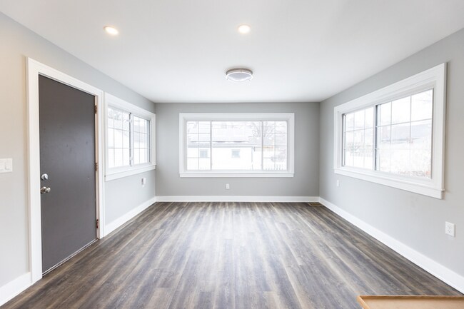 Building Photo - 249 Alger St SE