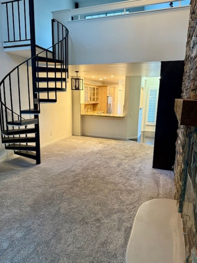 Building Photo - Beautiful Condo in Gated Community