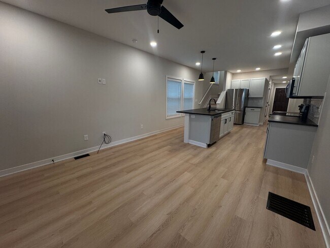 Building Photo - 1234-1236-1236 Summit St