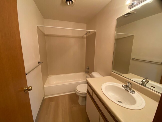 Building Photo - 4257 Wintergreen Cir