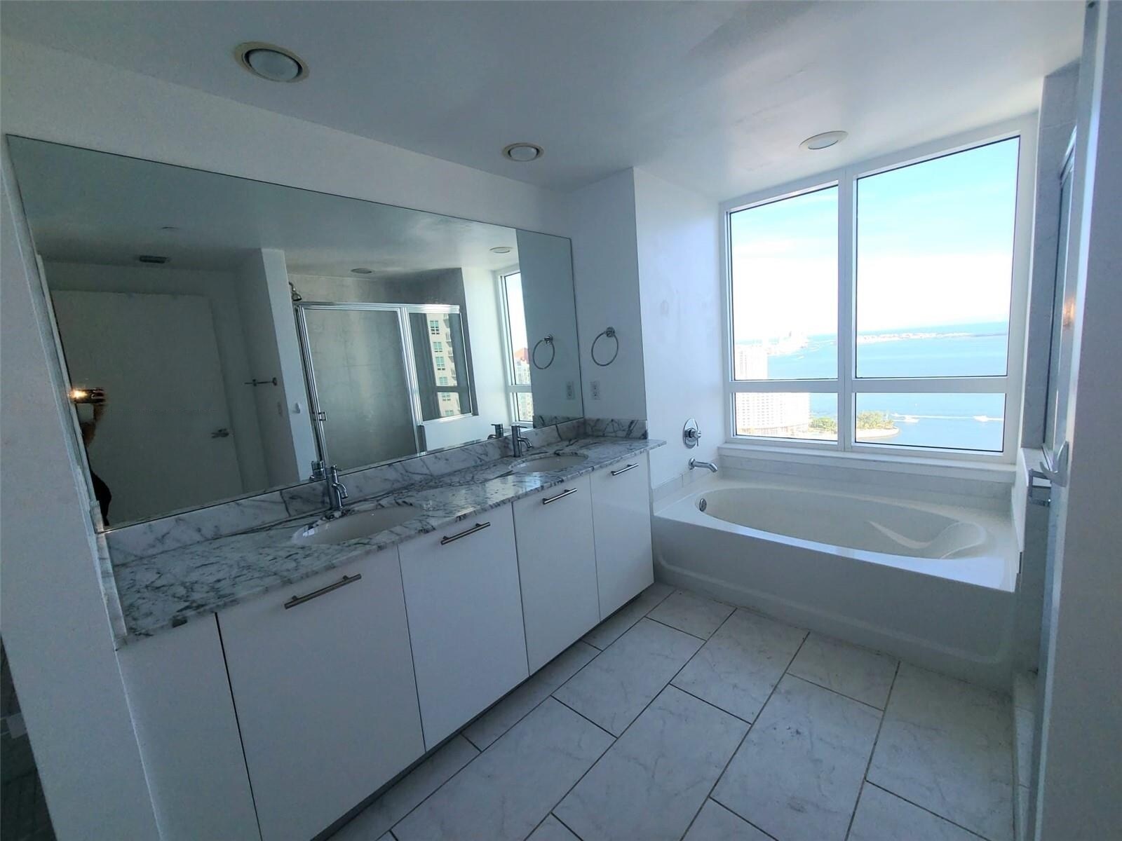 Building Photo - 951 Brickell Ave