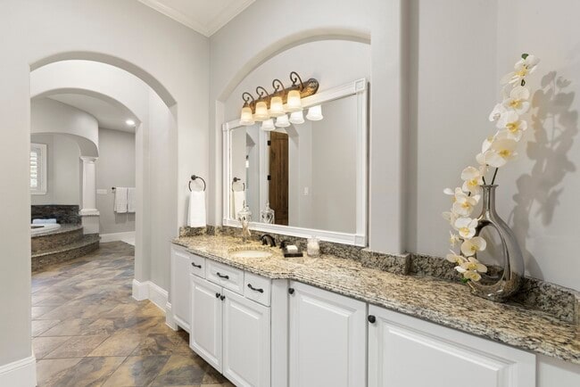 Building Photo - 26214 Kingsgate Ln