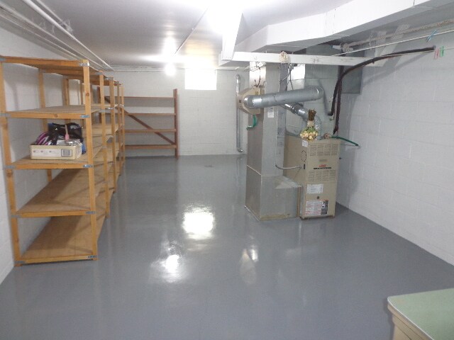 Building Photo - 615 S 38th St