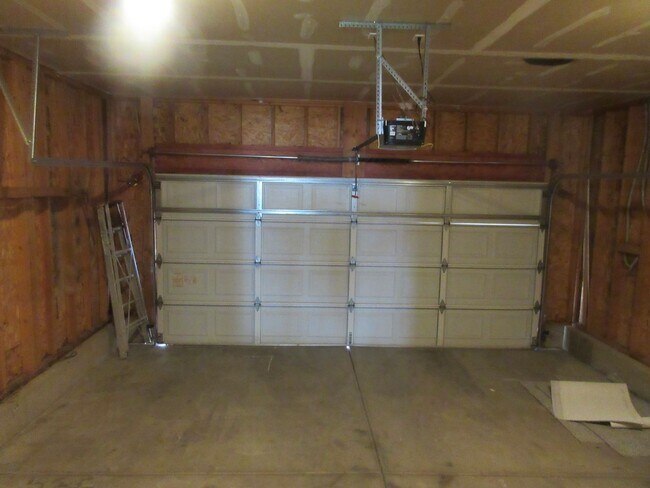 Building Photo - 461 E Cobblecreek Dr