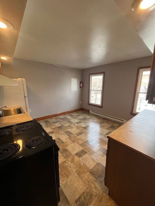 Building Photo - 6 E High St