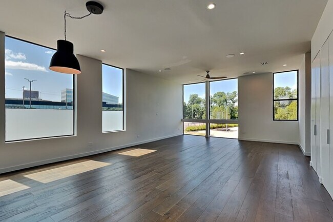 Building Photo - 103 Forest Star Dr