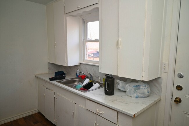 Building Photo - 902 Flood St