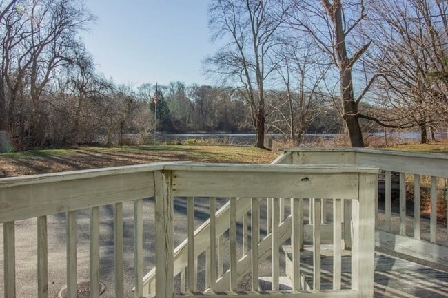 Building Photo - 581 Washington St