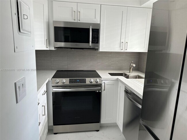 Building Photo - 1333 E Hallandale Beach Blvd