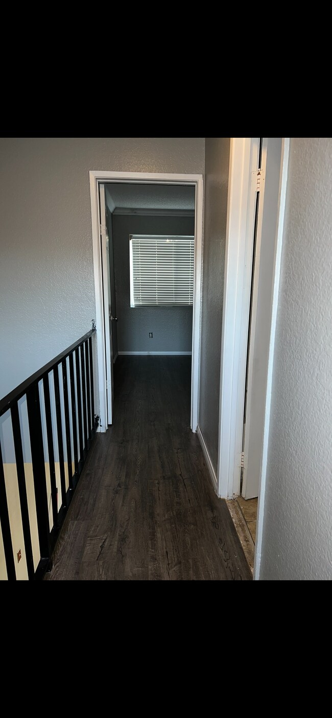 Building Photo - 1460 Kendall Dr